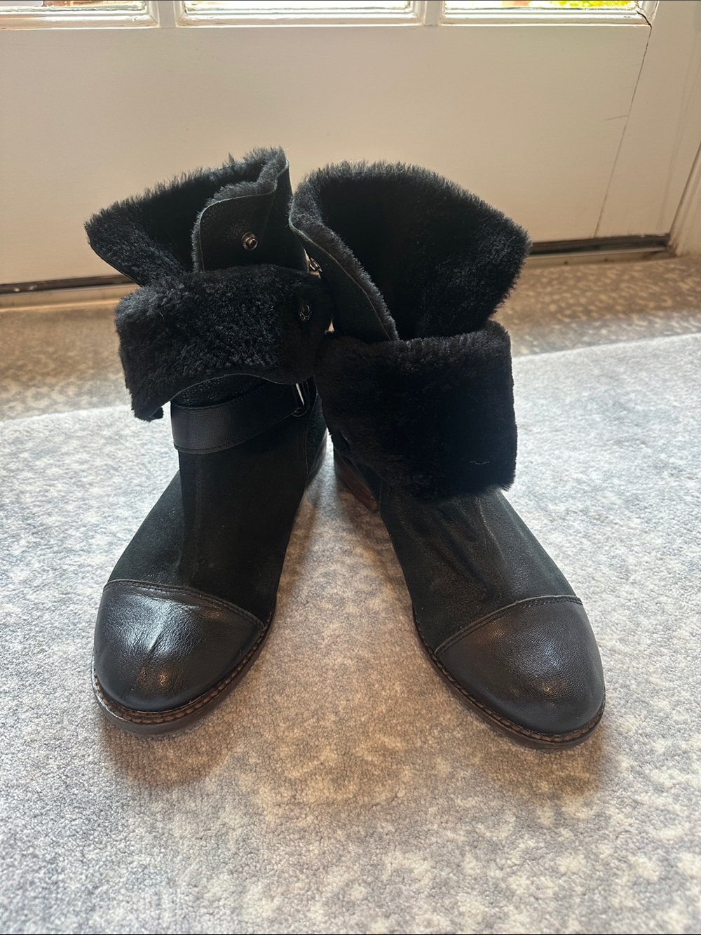 MATT BERSON BLACK SHEEPSKIN BOOTS SIZE 8